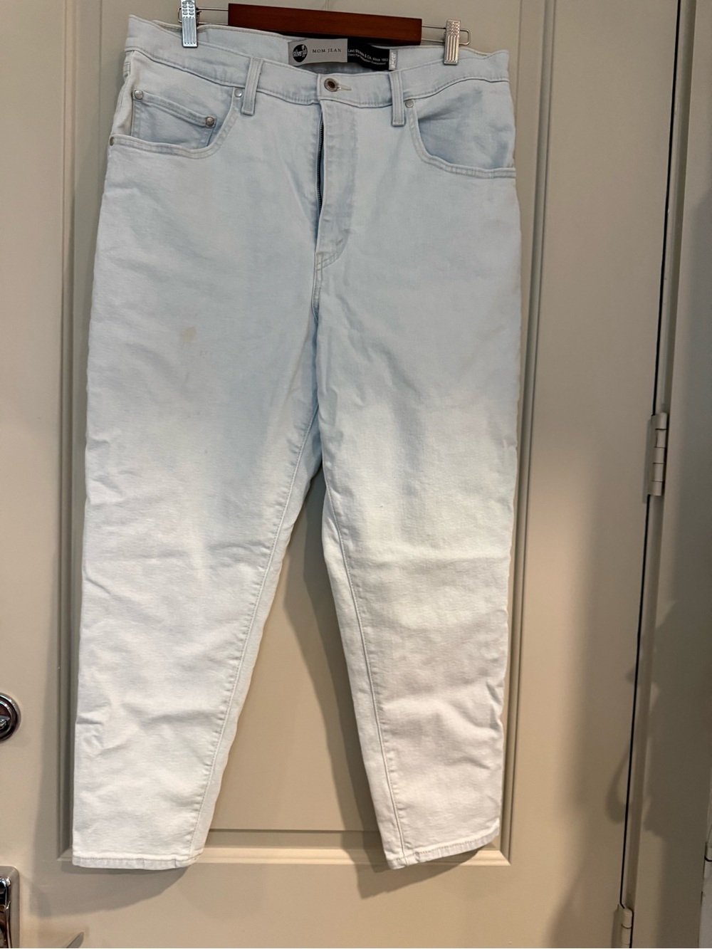 Levi's Mom Jean Size 34 Light Blue Ankle Cropped Women's Jeans